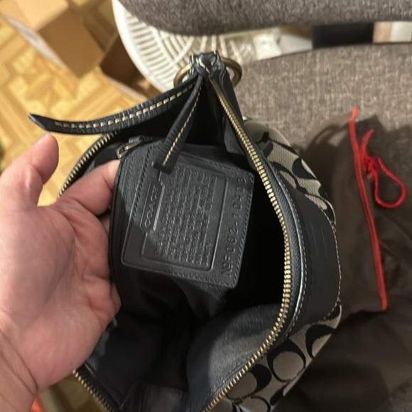 Coach mono bag with black combination - Picture 3 of 6